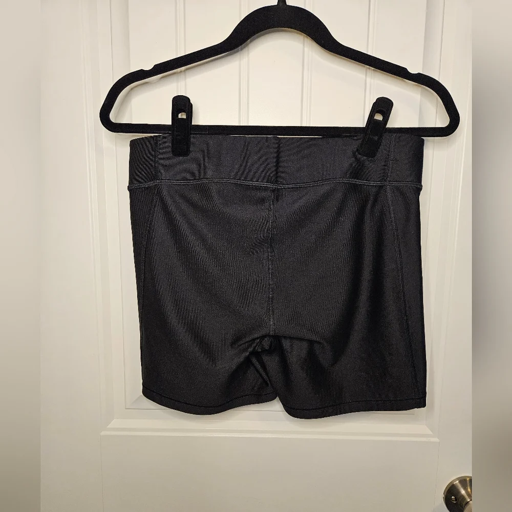 Under Armour Team Volleyball Shortie in Black - Size L - Picture 3 of 8
